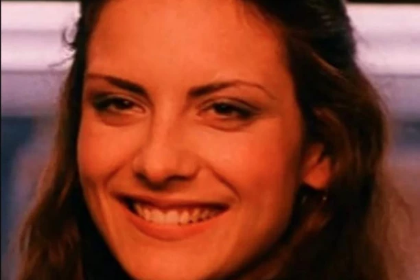 POPULARNA GLUMICA SE RAZVELA: Pokušali da sakriju od svih, a onda je ODJEKNULO KAO BOMBA!