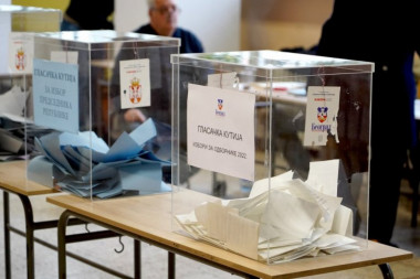 CRTA SAOPŠTILA: Do 19 sati izlaznost na izborima u Beogradu 44,1 odsto