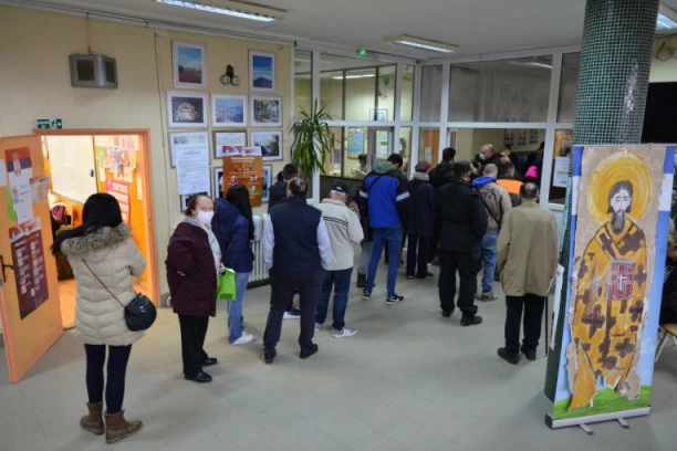 JOŠ SE GLASA! Zbog gužvi pojedina birališta i dalje otvorena!