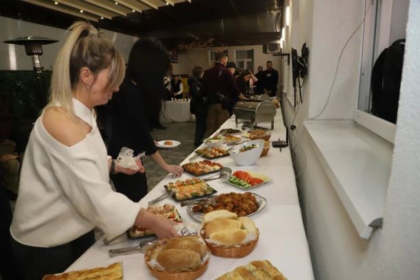 NAPREDNJACI I SOCIJALISTI SVE PRIPREMILI ZA SLAVLJE: Kod Boška i Đilasa mrtvilo (FOTO)