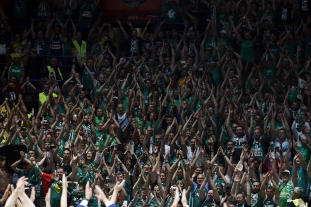 NAKON SVEGA, JOŠ I OVO: Ovako su navijači Crvene zvezde IZBAČENI iz dvorane u Kaunasu! (VIDEO)