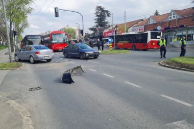 SUDAR DVA AUTOMOBILA: U Ustaničkoj veliki ZASTOJ (FOTO)
