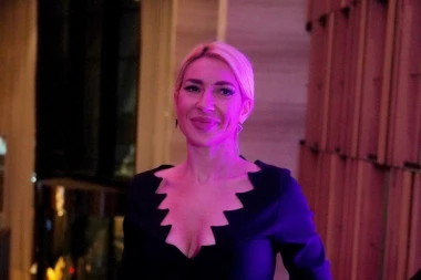 Jovana Jeremić UDARILA po ženama koje partneri IZDRŽAVAJU! Odvratno, nikada ne bih dozvolila da mi dotura PARE kroz prozor kao SPONZOR!