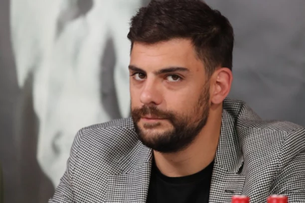 Milan Marić posvetio pesmu BIVŠOJ DEVOJCI? Glumac ŠOKIRAO objavom: ZAUVEK SAM TVOJ! (VIDEO)