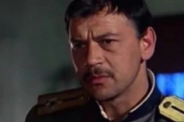 POGIBIJA POZNATOG GLUMCA KOJA JE POTRESLA JAVNOST: Nastradao u stravičnoj saobraćajnoj nesreći u Inđiji, sa njim je SKONČALA i njegova 18 godina mlađa devojka!