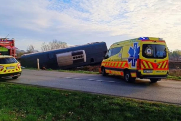SLIKE STRAVIČNE NESREĆE U MAĐARSKOJ! 10 povređenih osoba! (FOTO)