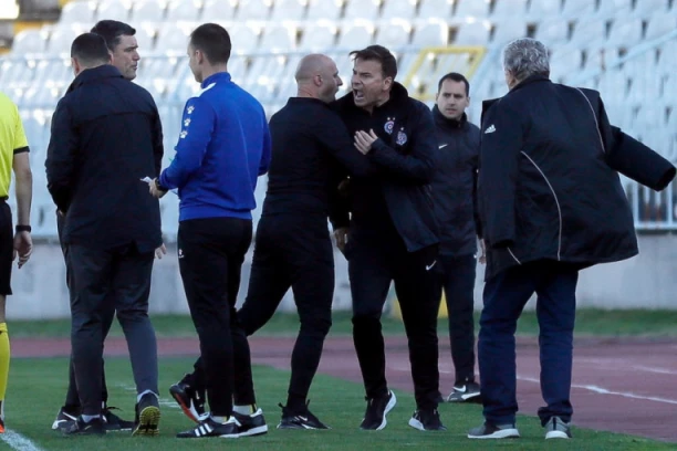 BURA SE NE STIŠAVA: Stanojević je morao da dobije CRVENI karton zbog reakcije! (VIDEO)