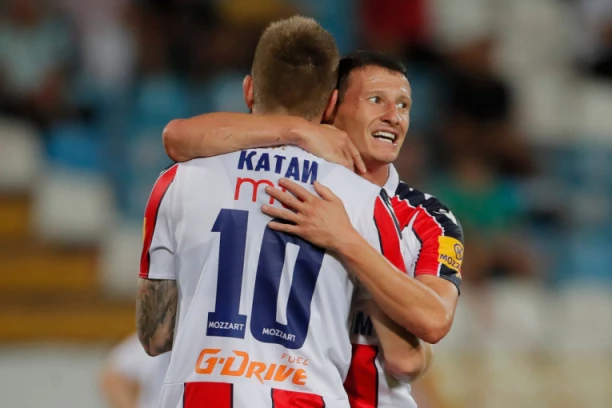 ČETIRI GOLA I PO DVA PENALA I CRVENA KARTONA: Zvezda u polufinalu kupa, trofej je sada na dohvat ruke! (FOTO, VIDEO)