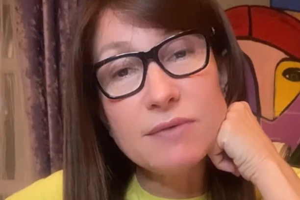 Nakon što je nedavno PREŽIVELA PAKAO sa beskućnikom koji je pogodio CIGLOM u glavu: Snežana Dakić otkrila JEZIVE DETALJE koje je krila do sada, TUGA!