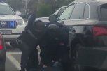 AKCIJA HAPŠENJA NA NOVOSADSKOM AUTOPUTU: Policija  izvukla muškarca iz audija i privela ga! (VIDEO)