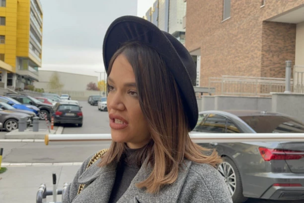 "TRI spontana POBAČAJA prethodila su rođenju moje ćerke": Pevačica prošla kroz PAKAO dok nije došla do ostvarenja sna (FOTO)