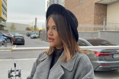 TRAGEDIJA U DOMU NAŠE PEVAČICE: Objavljeno oproštajno pismo - UMRO JOJ JE NA RUKAMA!