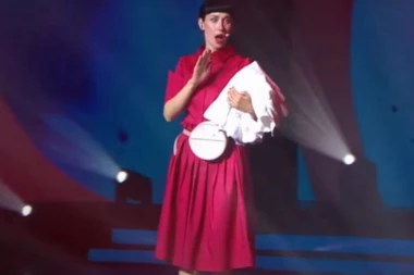 KONSTRAKTA UOČI EVROVIZIJE PROMENILA KOREOGRAFIJU? Ana Đurić u CRVENOJ HALJINI, svi se pitaju da li će ovako nastupati, JAVNOST U NEVERICI! (VIDEO)