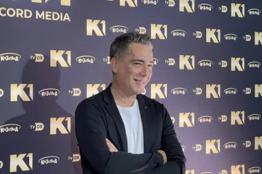 "KAD JE PRIŠAO NIJE ZNALA GDE JE"! Pevač pre voditeljke ljubio ovu crnku! Sa njom ima i ćerku! (FOTO)