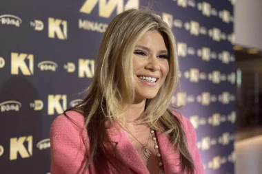 Đina Džinović otkrila sve o Melininim PLASTIČNIM OPERACIJAMA: Objavila ŠOK FOTKE svoje majke, pa je totalno raskrinkala! (VIDEO)