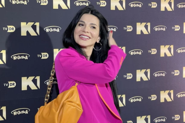 Aleksandra Jeftanović kakvu niste videli, voditeljka se potpuno opustila: Skinula se u izazovni kupaći, pa pokazala telo, ljudi gledaju i ne veruju! (FOTO)