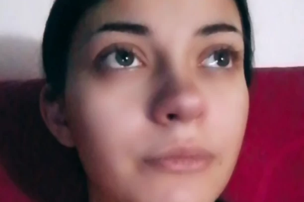 TRAGIČNO SKONČALA SPASAVAJUĆI DRUGARICU: Influenserka upala u REKU, njena prijateljica ULETELA za njom da je SPASI, UDARILA JE STRUJA, na mestu ostala MRTVA!