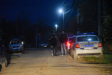 PUCNJAVA U VINČI: Sa motora pucao i pobegao, policija utvrđuje identitet žrtve - blokiran ceo kraj