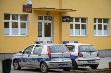 OSNOVAC DONEO PUŠKU U ŠKOLU: Drama na Senjaku - intervenisao veliki broj policajaca