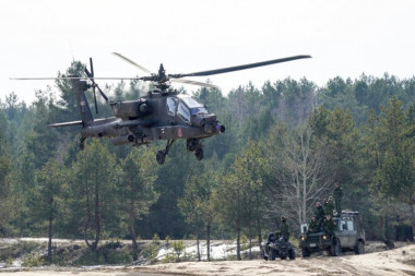 UDAR GROMA! SRPSKI SOKOLOVI SPRŽILI APAČE: Kako je grupa heroja uništila NATO helikoptere!