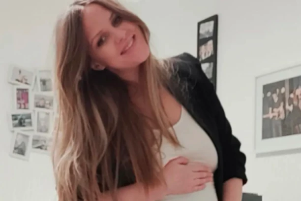 Poznata pevačica TRUDNA: Podelila RADOSNE vesti, ČESTITKE stižu sa svih strana! (FOTO)