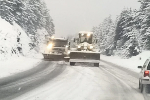 OPET SE ZABELELA SRBIJA: Sneg pao usred proleća, a evo i gde je temperatura ispod nule