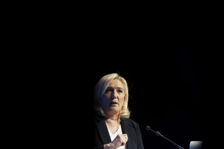 POLICIJA ČUVA KUĆU SUDIJE KOJA JE DONELA PRESUDU U SLUČAJU MARIN LE PEN! Dobija pretnje zbog kazne izrečene liderki desnice!