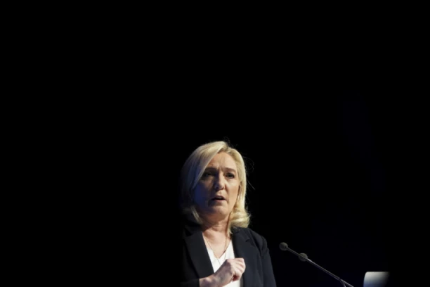 POLICIJA ČUVA KUĆU SUDIJE KOJA JE DONELA PRESUDU U SLUČAJU MARIN LE PEN! Dobija pretnje zbog kazne izrečene liderki desnice!