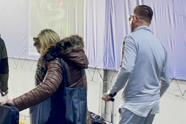 Mc Stojan VARA manekenku?! Reper uhvaćen sa  ZANOSNOM plavušom, sprema se HAOS! (VIDEO)