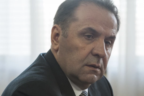 ONA MU JE NAJVEĆA PODRŠKA U ŽIVOTU: Ko je doktorka Amra, žena Rasima Ljajića, s kojom političar ima dvoje dece