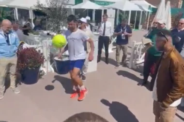 NEJMAR I VERATI OSTALI U ČUDU: Đoković pokazao da ima magiju i u nogama! (VIDEO)