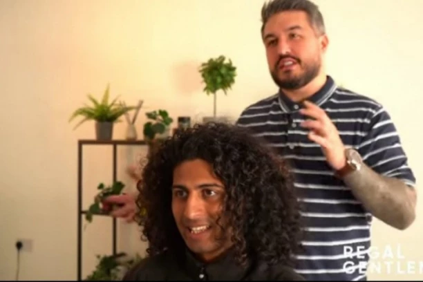 KAKVA TRANSFORMACIJA! Želeo je promenu, ali i da mu kosa ostane duga, pogledajte krajnji rezultat!