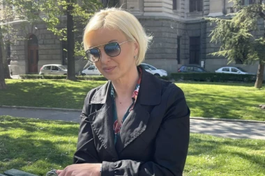 Ivana Šašić doživela TUŽNE VESTI, roditelji joj HITNO HOSPITALIZOVANI: Pevačicu zadesile nedaće, ne može da dođe sebi od ŠOKA! (FOTO)