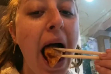 DEVOJKA ZAVRŠILA U BOLNICI NAKON PREJEDANJA SUŠIJEM! Pojela 32 rolnice, probudili su je UŽASNI bolovi! (VIDEO)