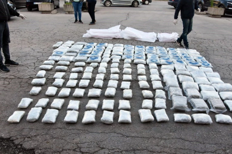 MILA JE BILA KLJUČNI IGRAČ U BANDI FUDBALERA BAKIĆA: Otkriveno kako je krila kokain među bananama