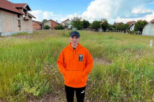 U NEVERICI sam, imam DRHTAVICU: Poznati influenser ŠOKIRAO JAVNOST ovim potezom, nećete verovati šta je tražio od obožavaoca! (FOTO)