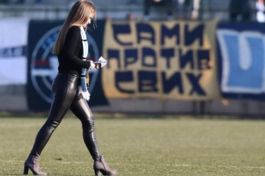 STIGLE RODE: Važi za jednu od najlepših fudbalskih radnica, po drugi put je postala mama i na svet donela malog Dušana!