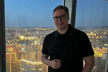 PREDSEDNIK VUČIĆ PONOSAN! Uživa u prelepom pogledu na Beograd na vodi! (FOTO)