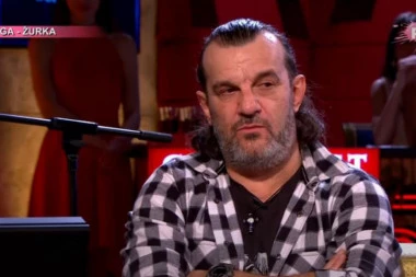 Lukas otkrio kada je imao PRVI INTIMNI ODNOS, a potom je usledilo pitanje o BIVŠIM PARTNERKAMA koje ga je OMELO: MUK U STUDIJU!