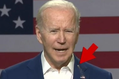 PTICA "OBELEŽILA" BAJDENOV GOVOR U AJOVI! Zanimljiv detalj na reveru američkog predsednika! (VIDEO)