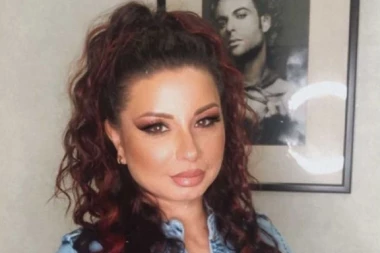 PEVAČICA OBOLELA OD RAKA ODUSTALA OD HEMIOTERAPIJA: Stravični bolovi uzeli su DANKA, KRVAVE RANE na glavi, CRNI PEČATI po telu, KOŽA POPUCALA, OVO JOJ JE JEDINI SPAS! (FOTO)