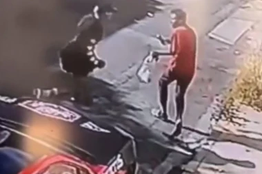 OVO DEFINITIVNO NIJE BIO NJEGOV DAN: Pokušao je da mu IZGREBE kola, ali je iz njih izašao MMA borac i nasred ULICE mu OBJASNIO neke stvari! (VIDEO)