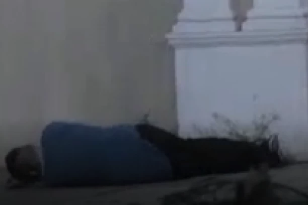 Jezive scene u Beloj kući! Bebica udario glavom u zid, ONESVESTIO SE i NIJE MOGAO DA SE PROBUDI! (VIDEO)