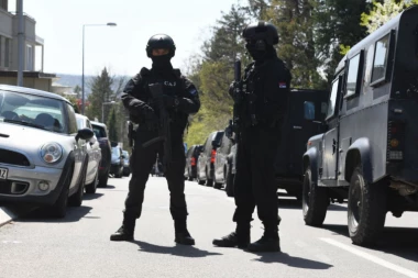 NOVO HAPŠENJE U ŠARIĆEVOJ KUĆI: Policija izvela muškarca iz Darkove vile