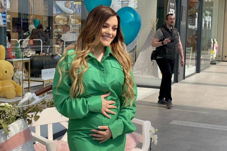 Jelena Kostov trudna