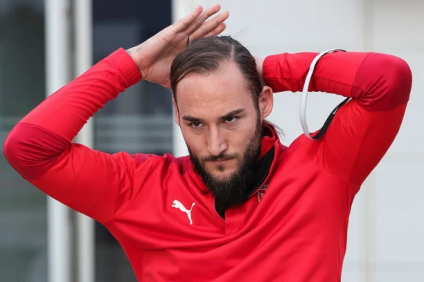 BUDUĆI OTAC ANASTASIJINOG DETETA CEO IŠARAN! Gudelj posvetio tetovaže najmilijima, a zbog OVOGA je istetovirao IME SVOG ŠOFERA!