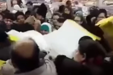 BORBA ZA ZEJTIN! U Francuskoj STREPE od nestašice, ljudi se TUKU za flašu ulja! (VIDEO)