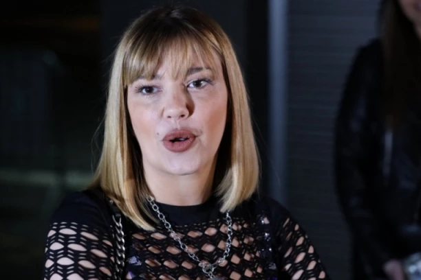 DA SE NAJEŽIŠ: Fotografija Kije Kockar završila u dokumentarcu o SMRTI Ksenije Pajčin, zamenili je sa pokojnom pevačicom (FOTO)