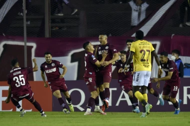 ĆAVI I LAPORTA POKISLI: Barselona KAPITULIRALA i na tribinama!