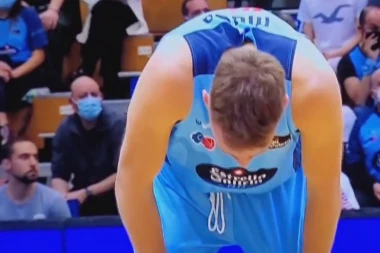 NAJNOVIJE INFORMACIJE O STANJU POVREĐENOG KOŠARKAŠA: Mladi igrač se nalazi u indukovanoj komi nakon operacije, evo kakve su prognoze lekara!